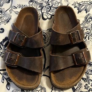 Birkenstock Arizona Oiled Leather in Habana , size 6.